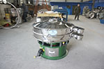 1000型三次元振動篩，產量可達1100kg/h。